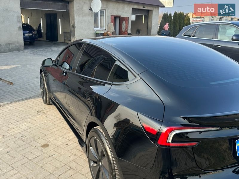 Седан Tesla Model 3 2024 в Львове