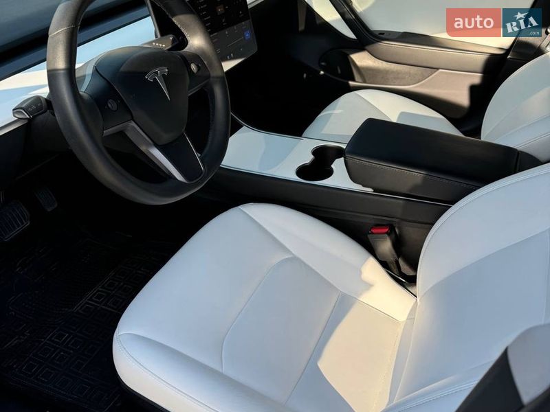 Седан Tesla Model 3 2019 в Києві