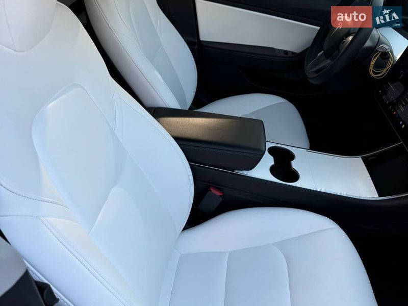Седан Tesla Model 3 2019 в Києві