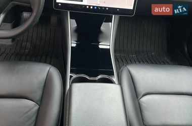 Седан Tesla Model 3 2020 в Тернополе