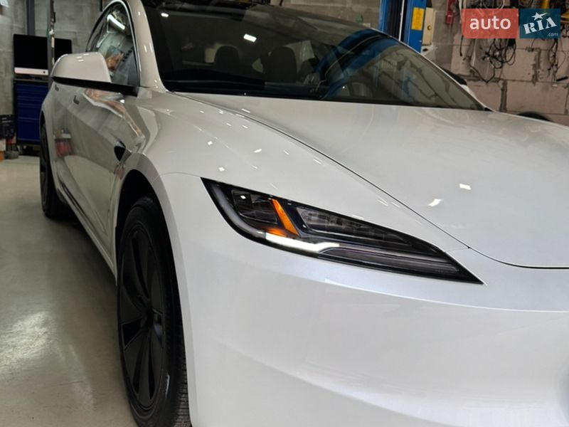 Tesla Model 3 2024