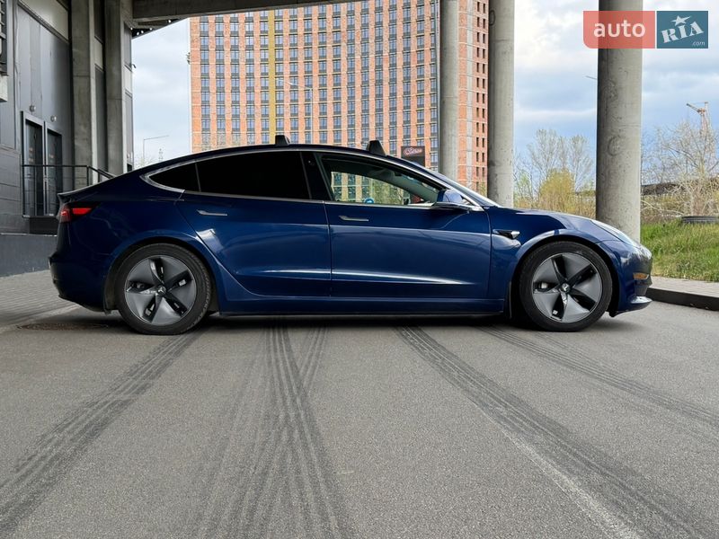 Седан Tesla Model 3 2019 в Киеве