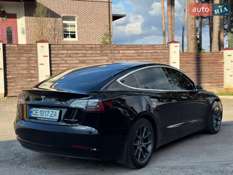 Седан Tesla Model 3 2019 в Киеве