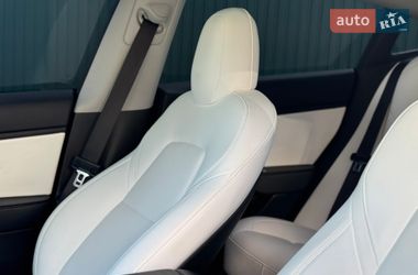 Седан Tesla Model 3 2019 в Киеве