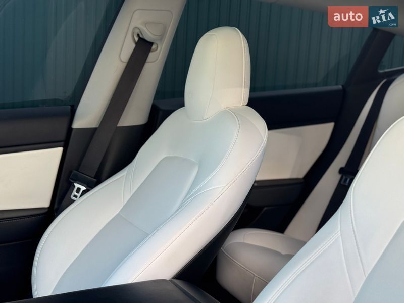Седан Tesla Model 3 2019 в Киеве