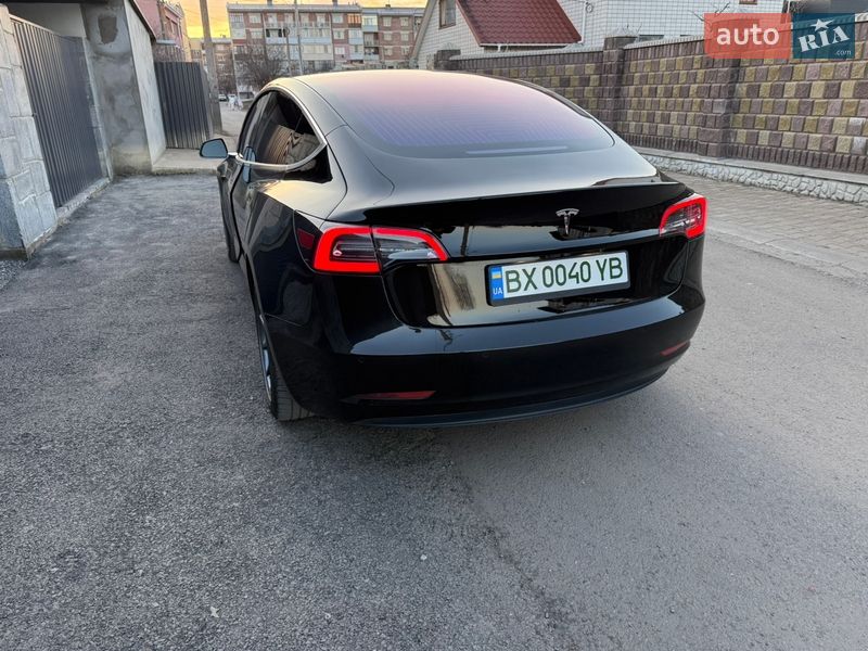 Седан Tesla Model 3 2019 в Старокостянтинові