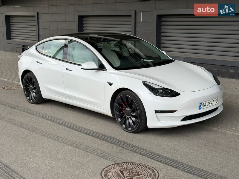 Седан Tesla Model 3 2022 в Киеве