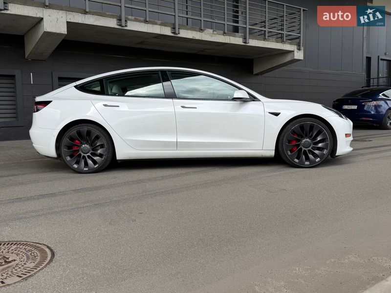 Седан Tesla Model 3 2022 в Киеве