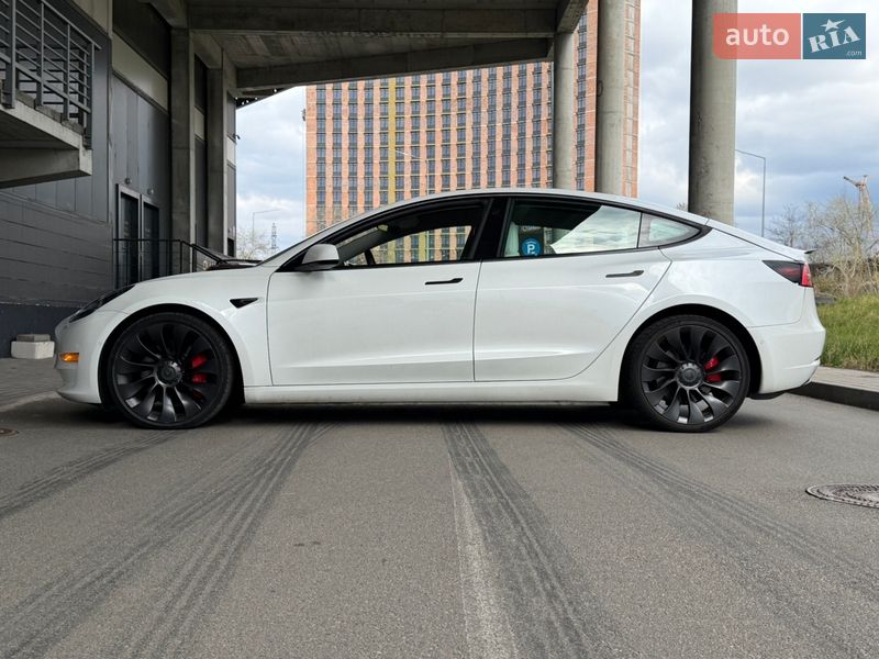 Седан Tesla Model 3 2022 в Киеве