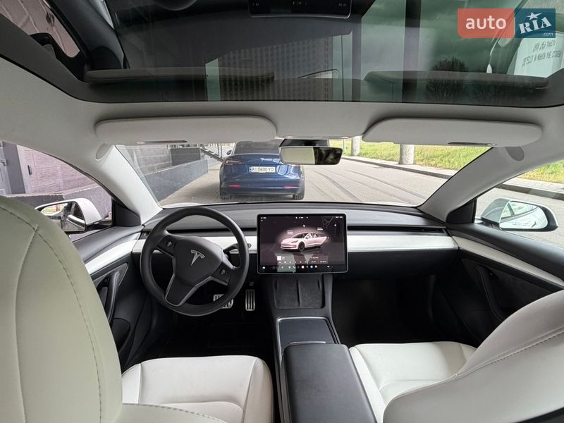 Седан Tesla Model 3 2022 в Киеве