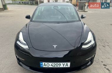 Седан Tesla Model 3 2019 в Перечині