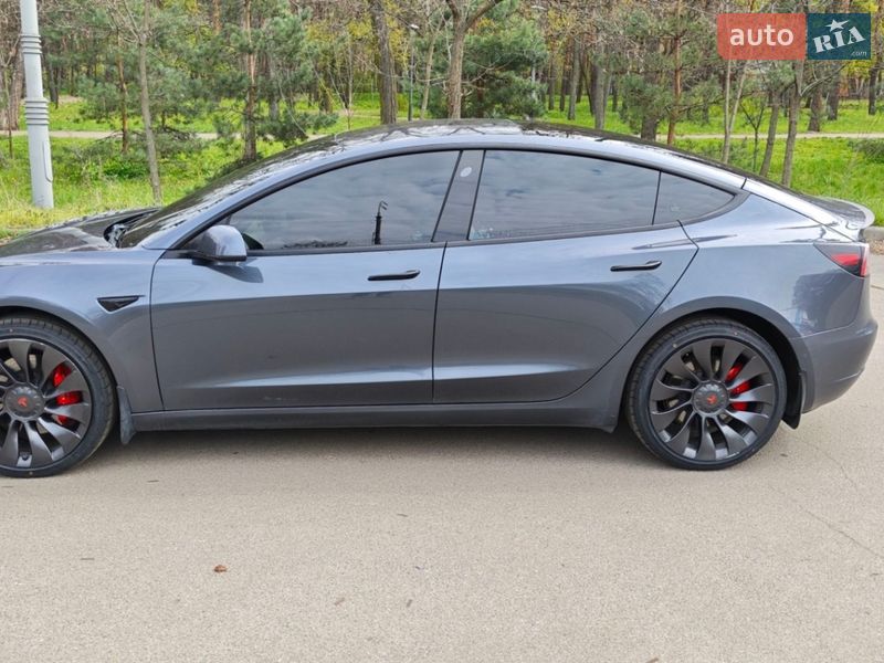 Седан Tesla Model 3 2022 в Киеве