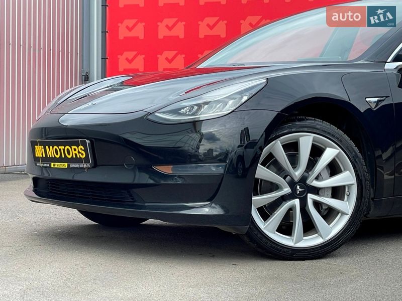 Седан Tesla Model 3 2019 в Киеве