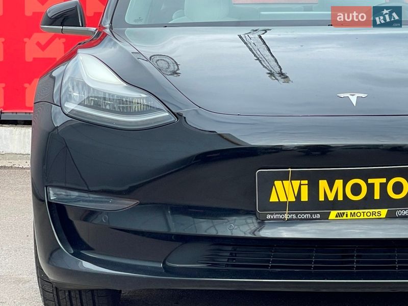 Седан Tesla Model 3 2019 в Киеве