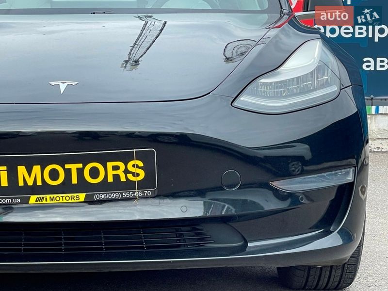 Седан Tesla Model 3 2019 в Киеве