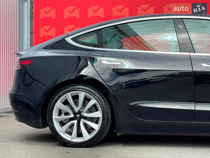 Седан Tesla Model 3 2019 в Киеве