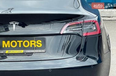 Седан Tesla Model 3 2019 в Киеве