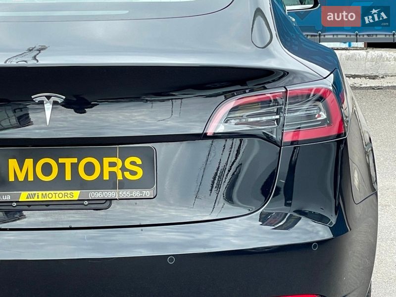 Седан Tesla Model 3 2019 в Киеве