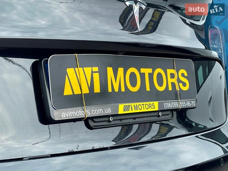 Седан Tesla Model 3 2019 в Киеве