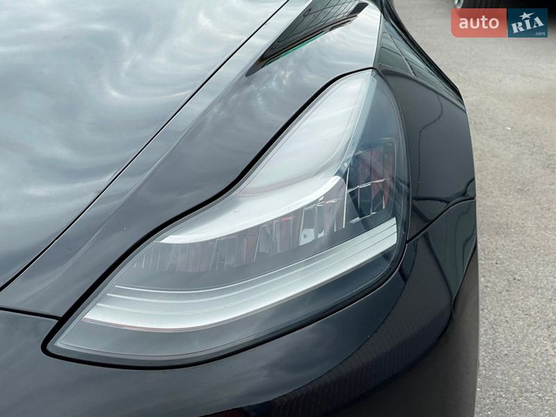 Седан Tesla Model 3 2019 в Киеве