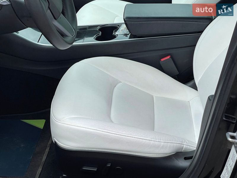Седан Tesla Model 3 2019 в Киеве
