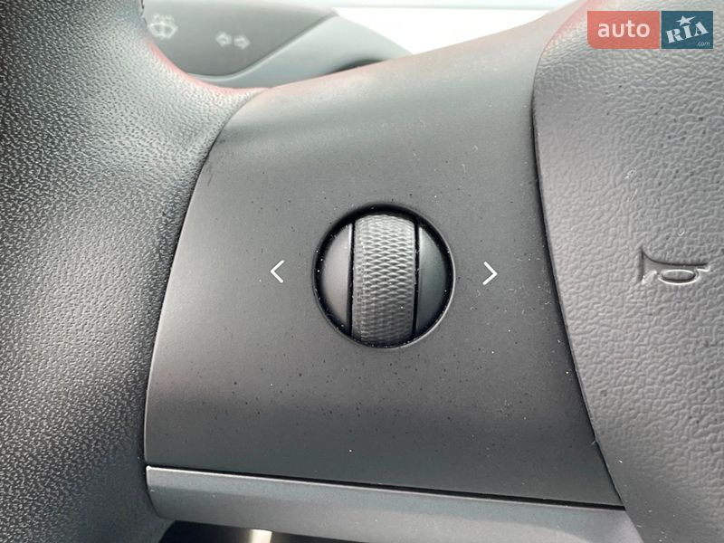 Седан Tesla Model 3 2019 в Киеве