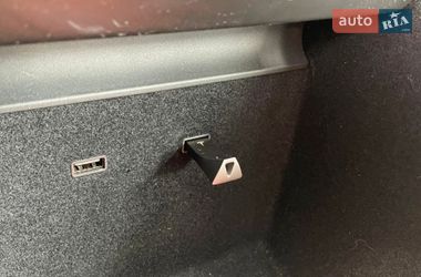 Седан Tesla Model 3 2019 в Киеве