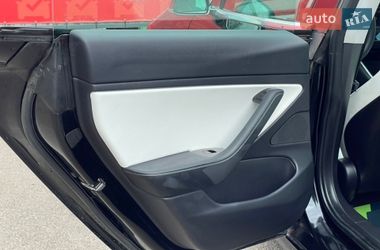 Седан Tesla Model 3 2019 в Киеве