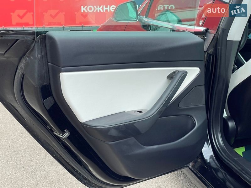 Седан Tesla Model 3 2019 в Киеве