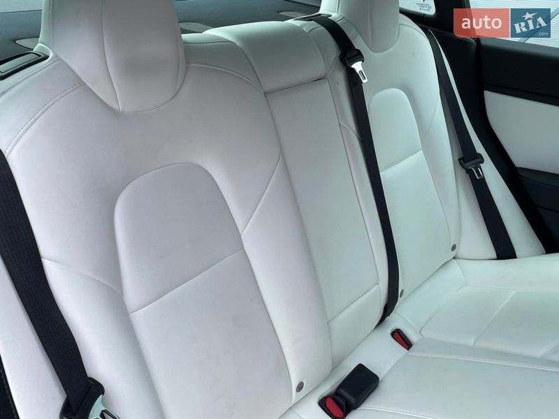 Седан Tesla Model 3 2019 в Киеве