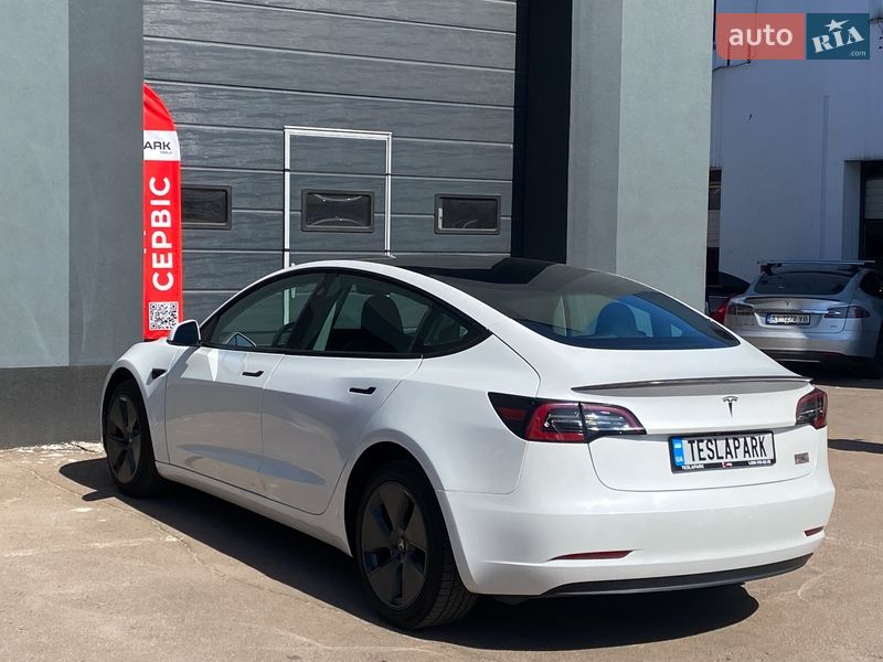 Седан Tesla Model 3 2023 в Києві
