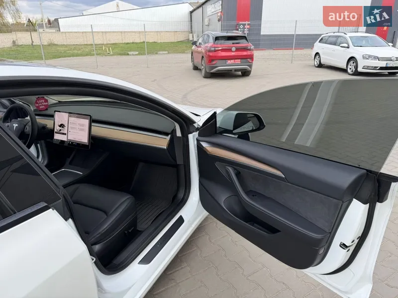 Tesla Model 3 2023 VIN 5YJ3E1EC8PF661536 фото оголошення 2 з 31