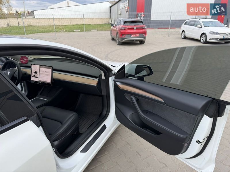 Седан Tesla Model 3 2023 в Луцьку фото 2 Седан Tesla Model 3 2023 в Луцьку