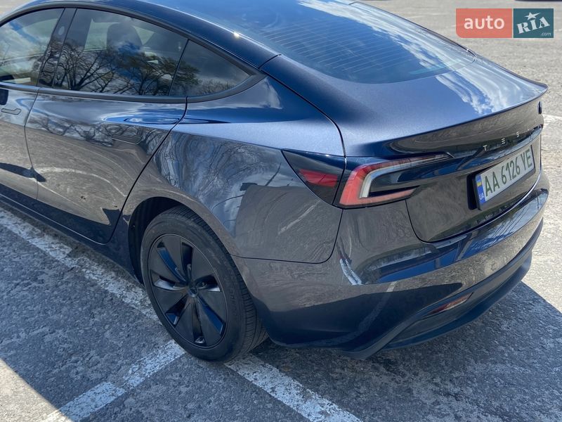 Седан Tesla Model 3 2025 в Киеве
