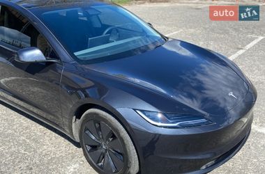Седан Tesla Model 3 2025 в Киеве