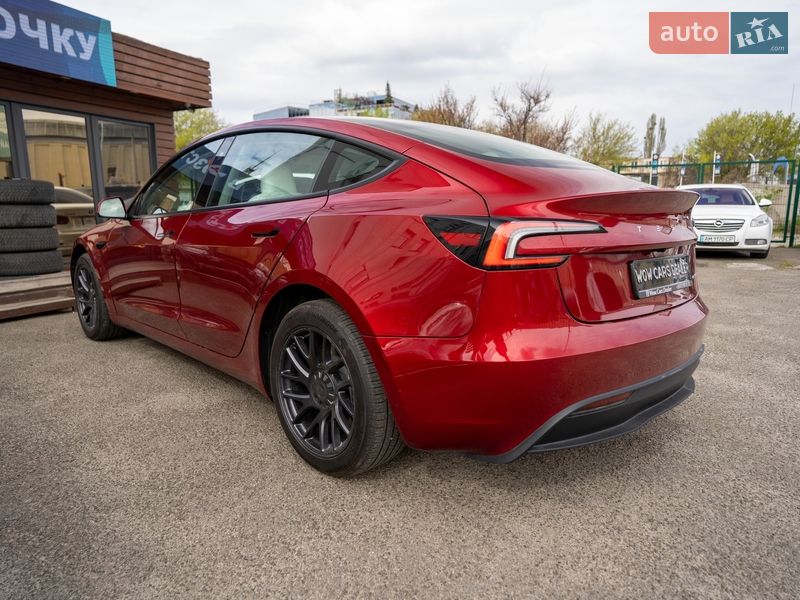 Седан Tesla Model 3 2024 в Киеве