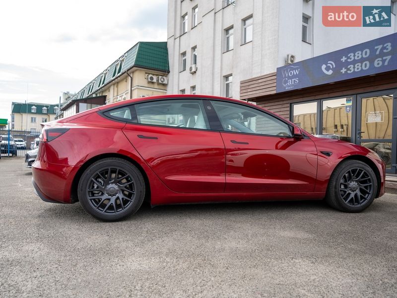 Седан Tesla Model 3 2024 в Киеве