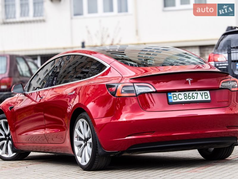 Седан Tesla Model 3 2018 в Львові