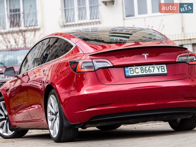 Седан Tesla Model 3 2018 в Львові