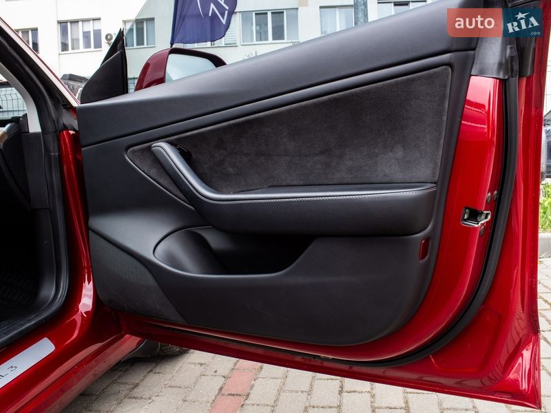 Седан Tesla Model 3 2018 в Львові