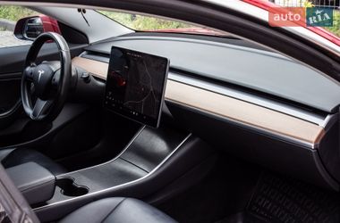 Седан Tesla Model 3 2018 в Львові