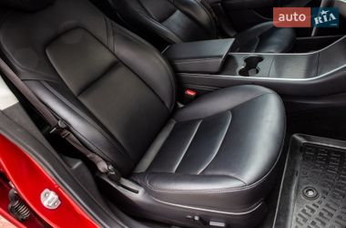 Седан Tesla Model 3 2018 в Львові