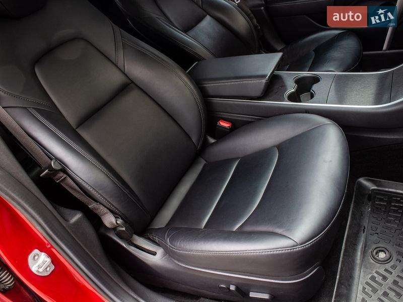Седан Tesla Model 3 2018 в Львові