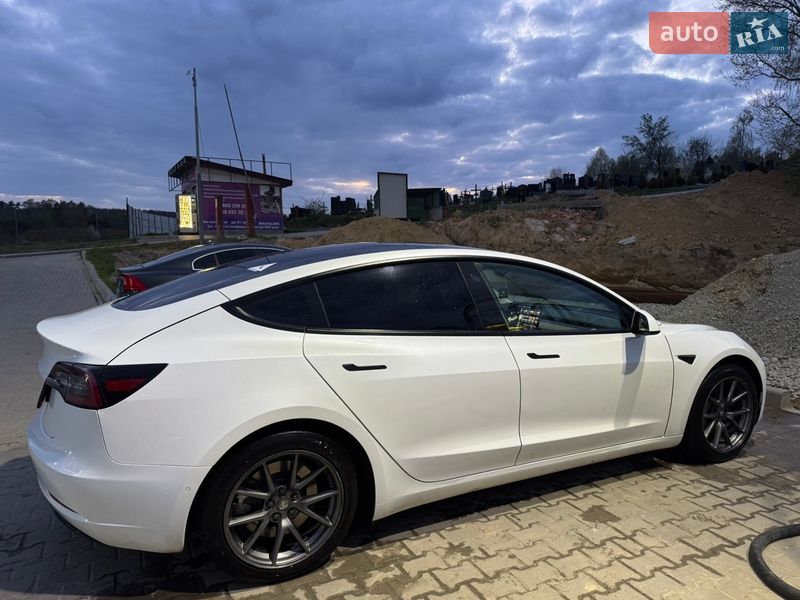 Седан Tesla Model 3 2022 в Львові