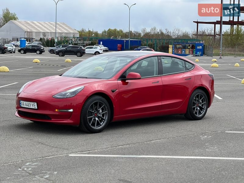 Седан Tesla Model 3 2022 в Киеве