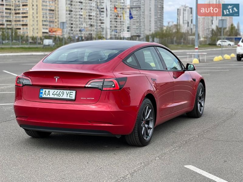 Седан Tesla Model 3 2022 в Киеве