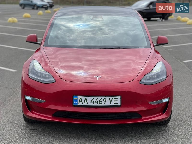 Седан Tesla Model 3 2022 в Киеве