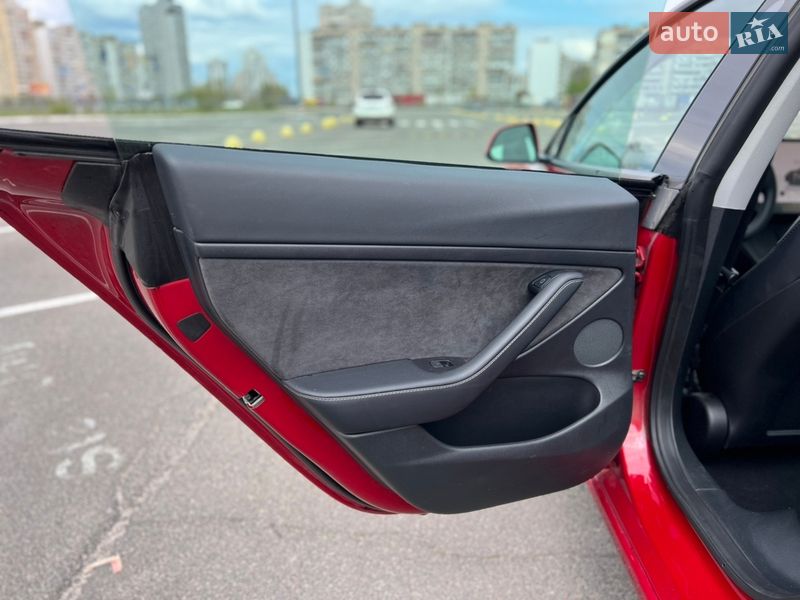 Седан Tesla Model 3 2022 в Киеве
