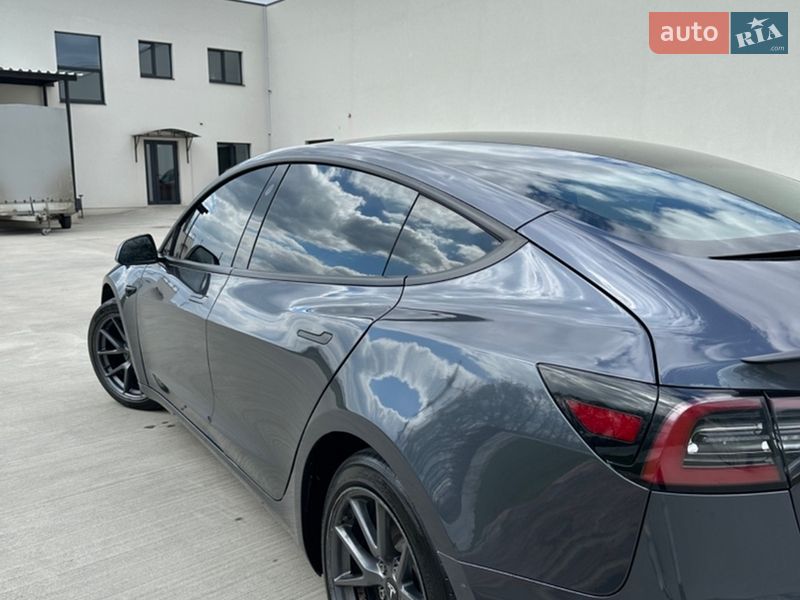 Седан Tesla Model 3 2021 в Луцке