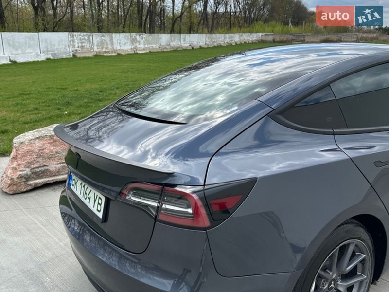 Седан Tesla Model 3 2021 в Луцке
